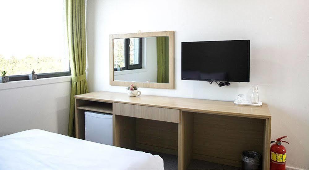 Ra Tourist Hotel Jeju Eksteriør bilde